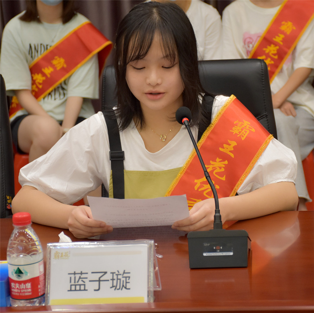 學(xué)生代表發(fā)言2.jpg